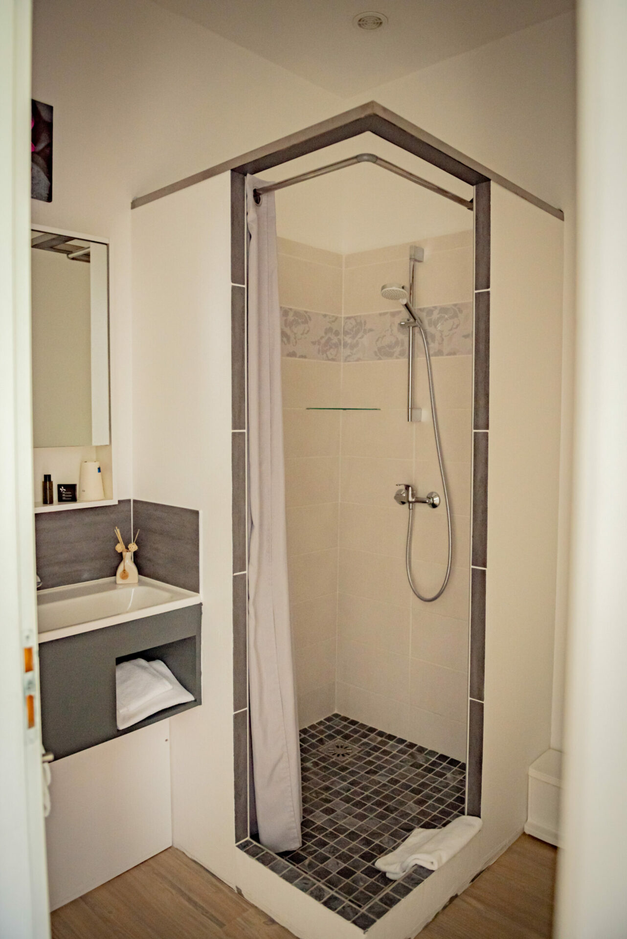 Chambre double Glycine - Hôtel Henri 4 à Eauze - Salle de bain